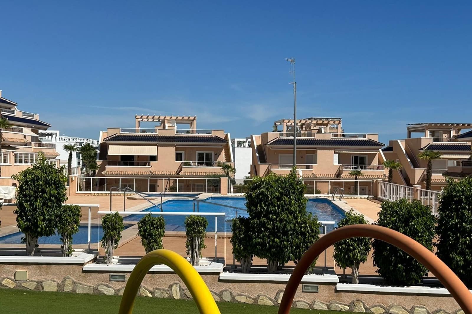 Apartamento de 2 habitaciones en Punta Prima en venta con piscina - 299.900 € (Ref: 10106454)