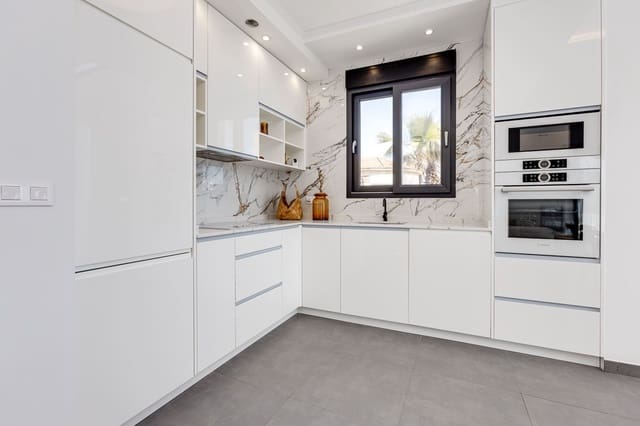 4 soveværelse Villa til salg i Los Europeos, Torrevieja med swimmingpool - € 940.000 (Ref: 7558868)