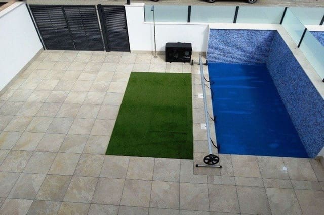 Chalet de 3 habitaciones en Pilar de la Horadada ciudad, Pilar de la Horadada en venta con piscina - 379.900 € (Ref: 8855372)