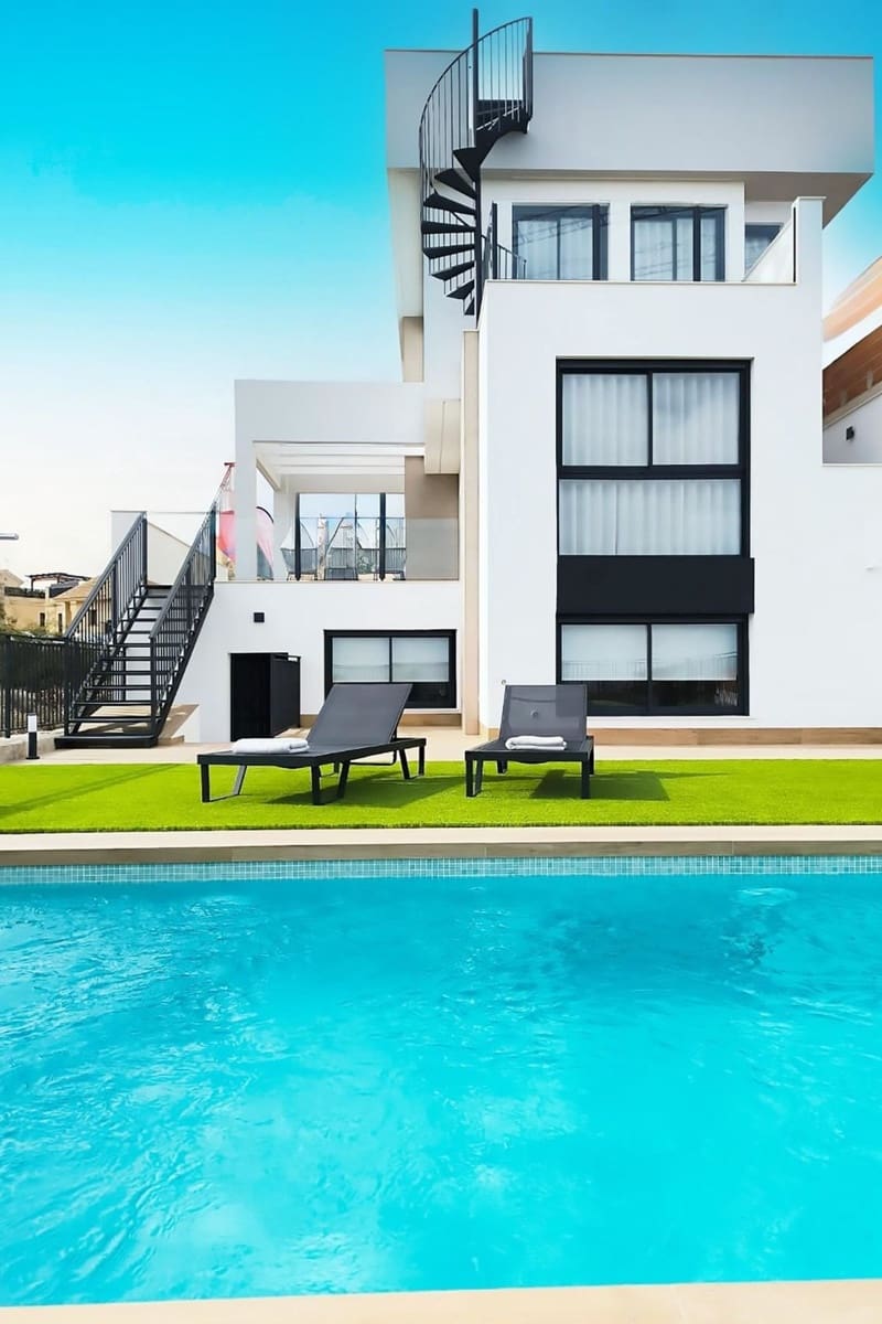 3 bedroom Villa for sale in Algorfa with pool - € 473,000 (Ref: 8977600)