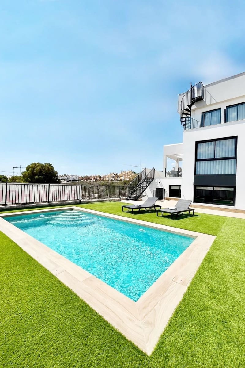 3 bedroom Villa for sale in Algorfa with pool - € 473,000 (Ref: 8977600)