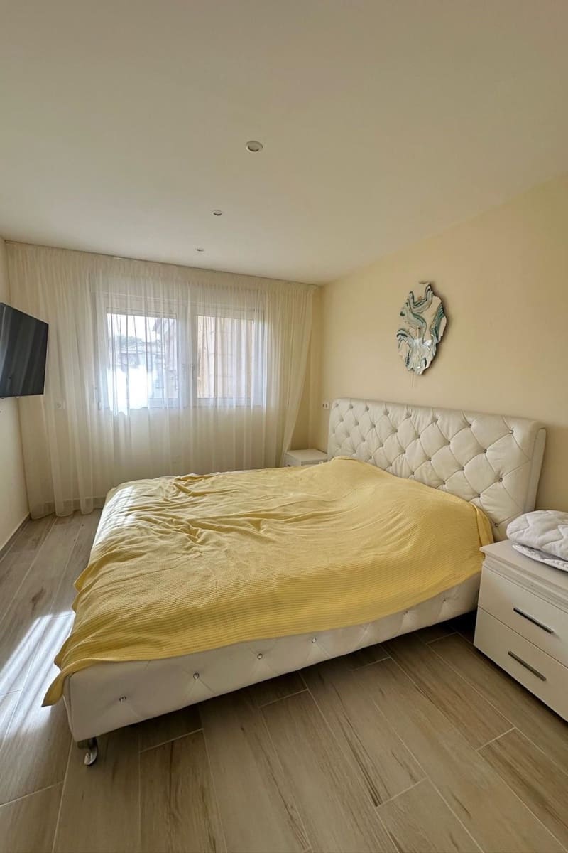 5 quarto Moradia para venda em Mil Palmeras com piscina - 1 030 000 € (Ref: 8987211)