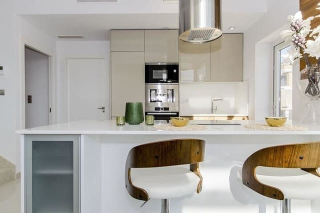 Chalet de 3 habitaciones en Ciudad Quesada, Rojales en venta con piscina - 650.000 € (Ref: 9022186)