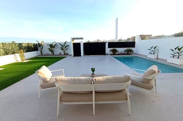 3 bedroom Villa for sale in Benijófar with pool - € 465,000 (Ref: 9022187)