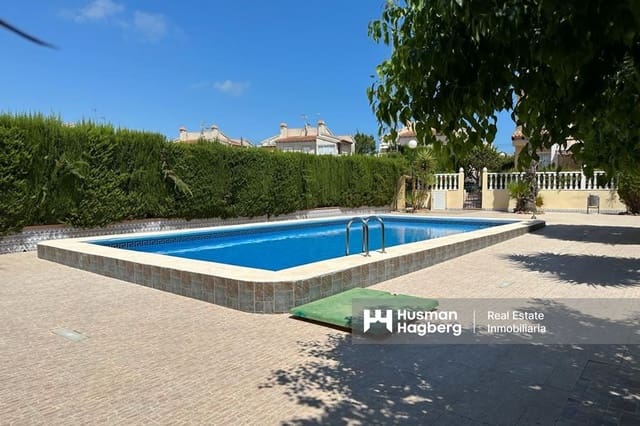 4 soveværelse Byhus til salg i El Moncayo, Guardamar del Segura med swimmingpool - € 310.000 (Ref: 9130413)