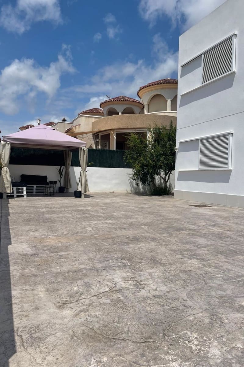5 soveværelse Villa til salg i Bigastro med swimmingpool - € 699.000 (Ref: 9148559)