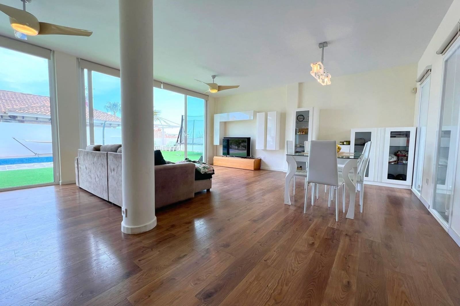 5 soveværelse Villa til salg i Bigastro med swimmingpool - € 699.000 (Ref: 9148559)