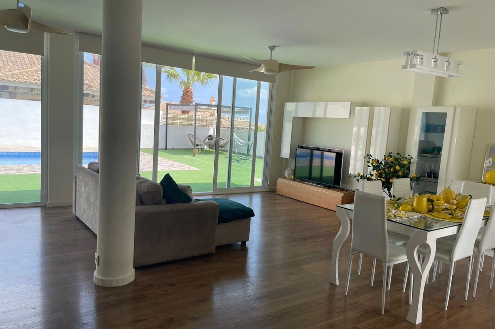 5 soveværelse Villa til salg i Bigastro med swimmingpool - € 699.000 (Ref: 9148559)