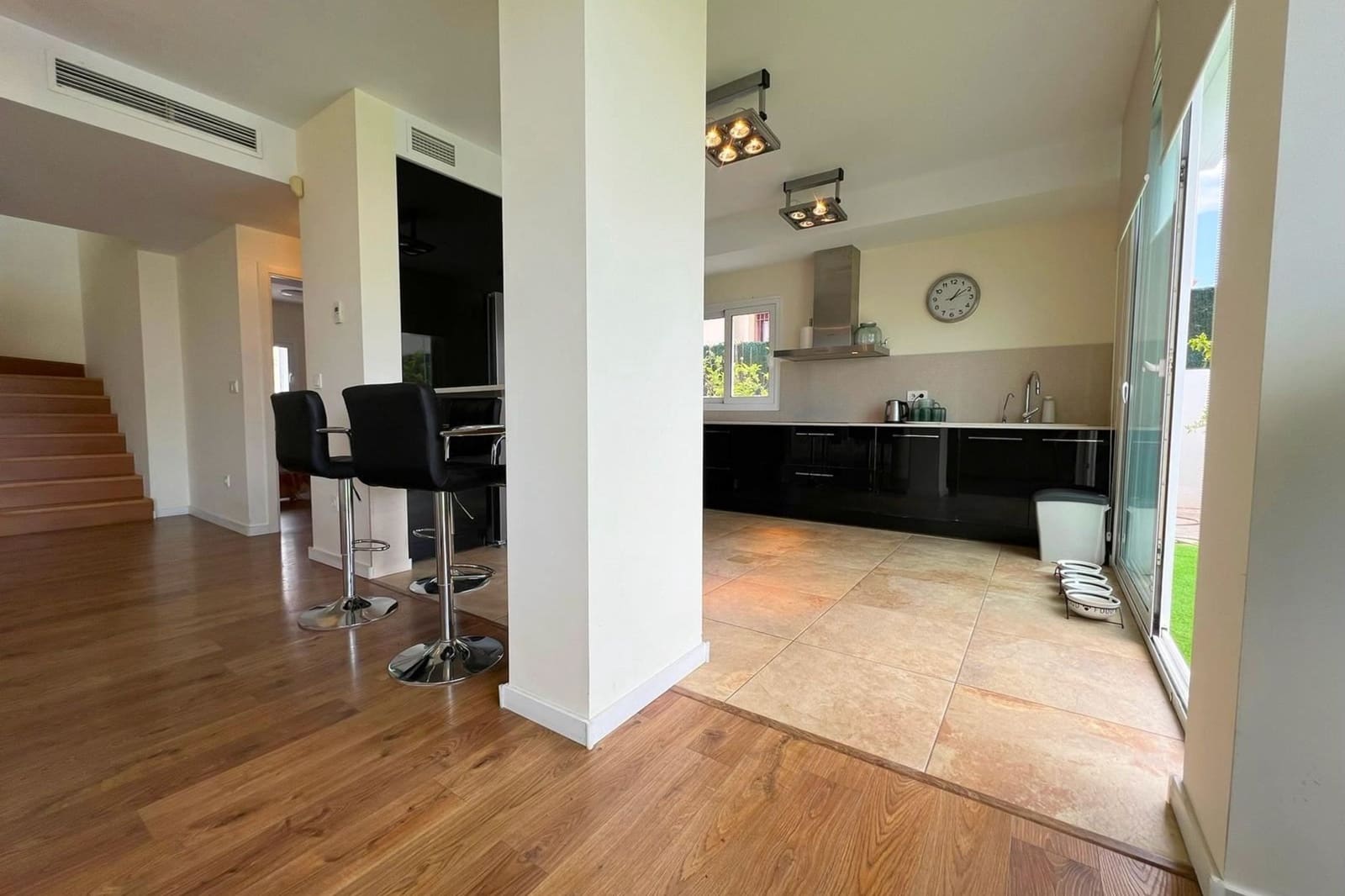5 soveværelse Villa til salg i Bigastro med swimmingpool - € 699.000 (Ref: 9148559)