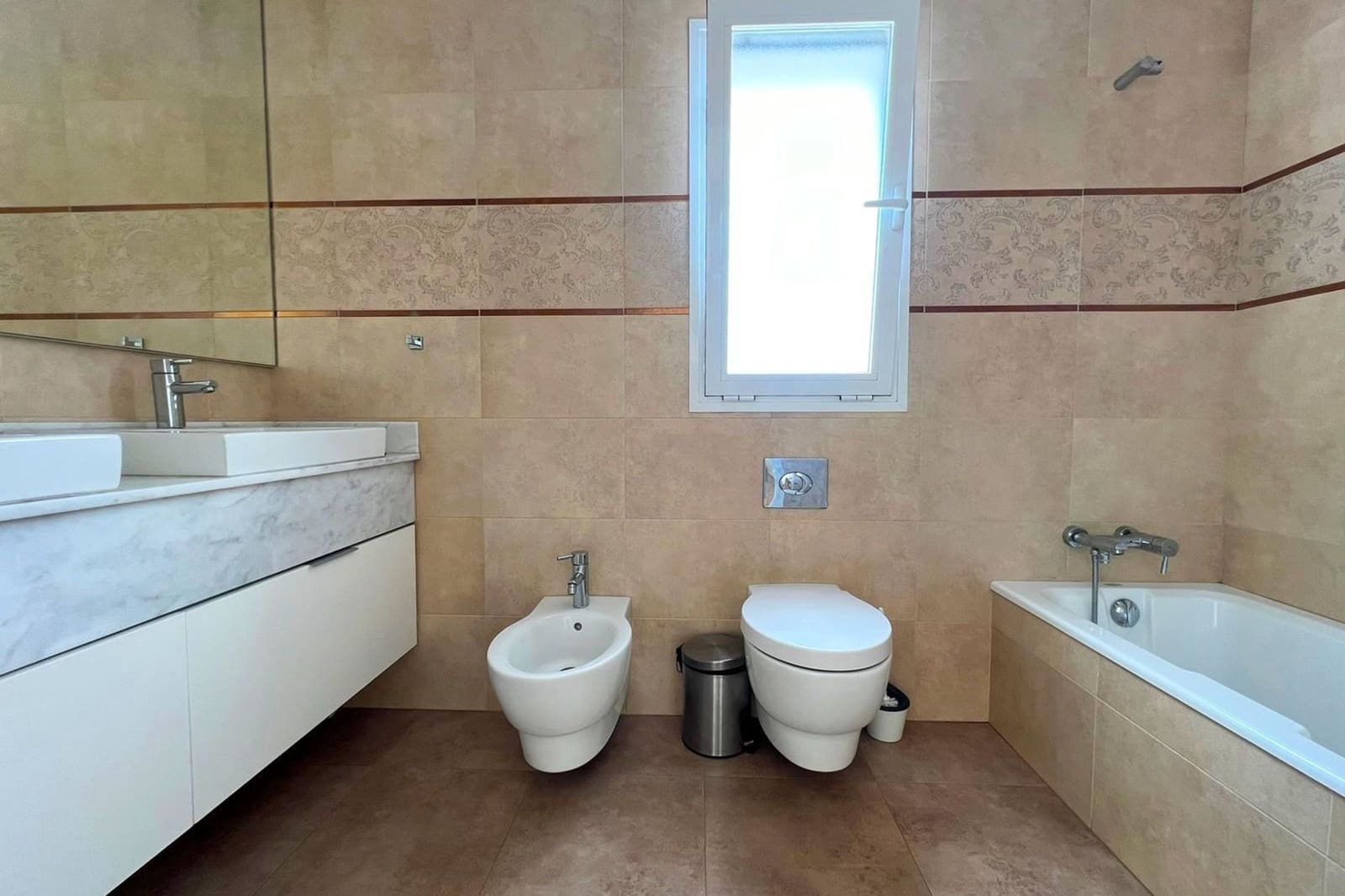 5 soveværelse Villa til salg i Bigastro med swimmingpool - € 699.000 (Ref: 9148559)