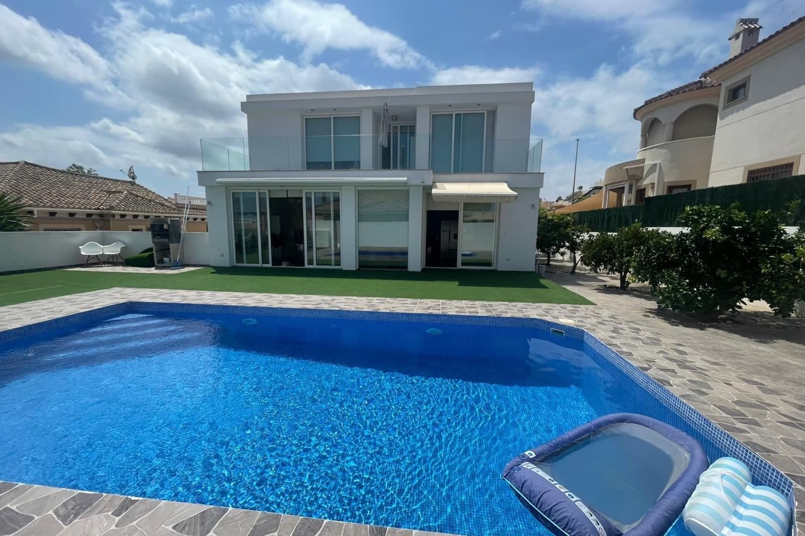 5 soveværelse Villa til salg i Bigastro med swimmingpool - € 699.000 (Ref: 9148559)