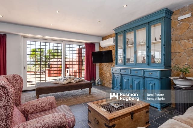 4 bedroom Villa for sale in San Miguel de Salinas with pool - € 2,169,000 (Ref: 9215804)