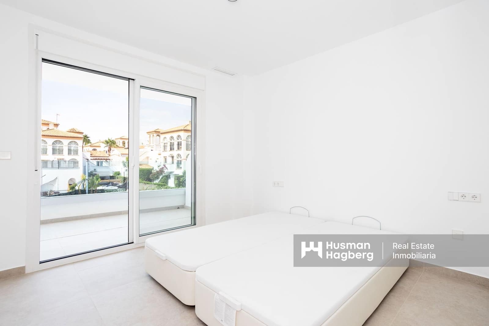 2 bedroom Apartment for sale in Playa Flamenca with pool - € 399,000 (Ref: 9216156)