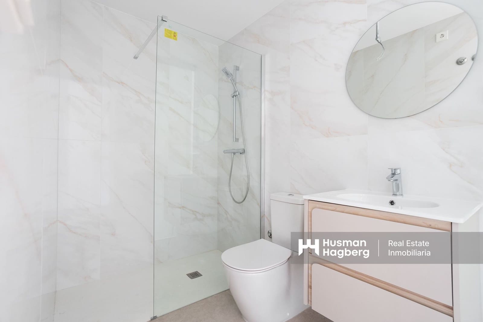 2 bedroom Apartment for sale in Playa Flamenca with pool - € 399,000 (Ref: 9216156)