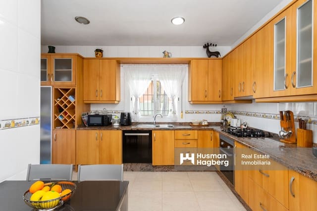 3 soveværelse Villa til salg i Dehesa de Campoamor, Orihuela med swimmingpool - € 985.000 (Ref: 9247476)