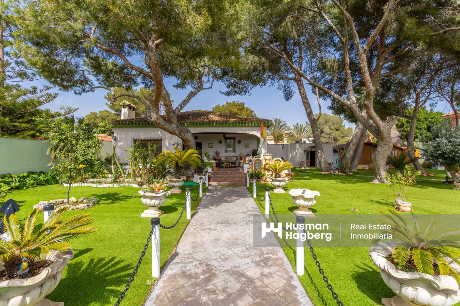 3 soveværelse Villa til salg i Campoamor med swimmingpool - € 985.000 (Ref: 9247476)
