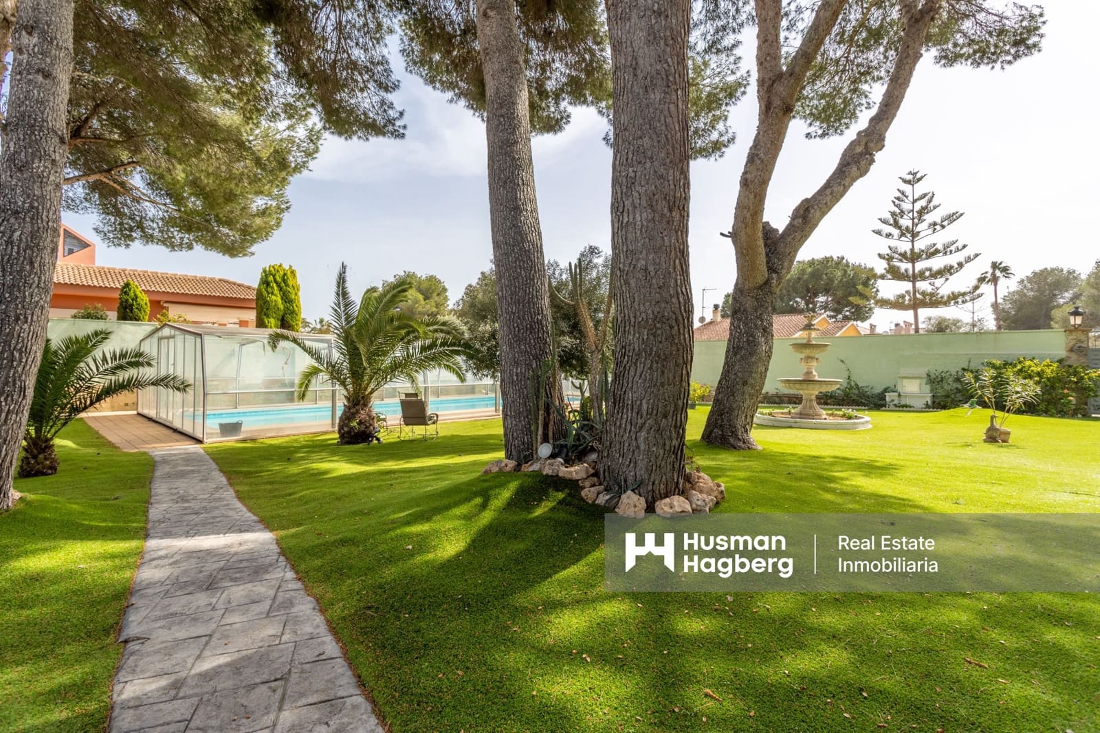 3 soveværelse Villa til salg i Campoamor med swimmingpool - € 985.000 (Ref: 9247476)