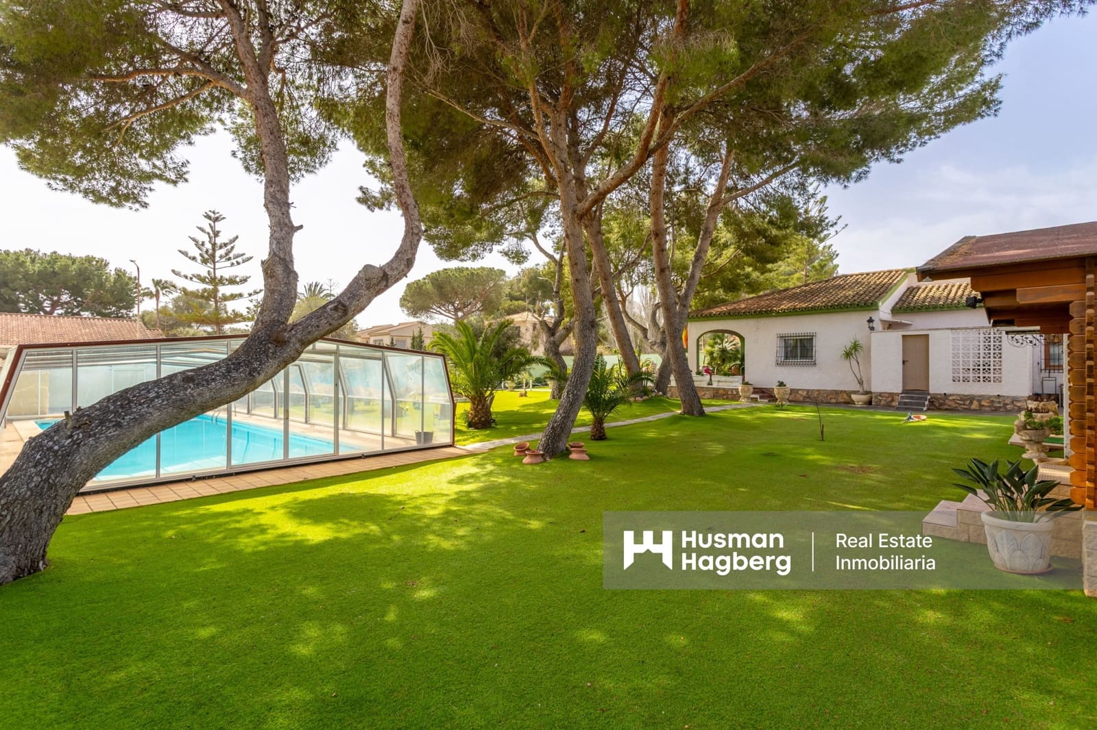3 soveværelse Villa til salg i Campoamor med swimmingpool - € 985.000 (Ref: 9247476)