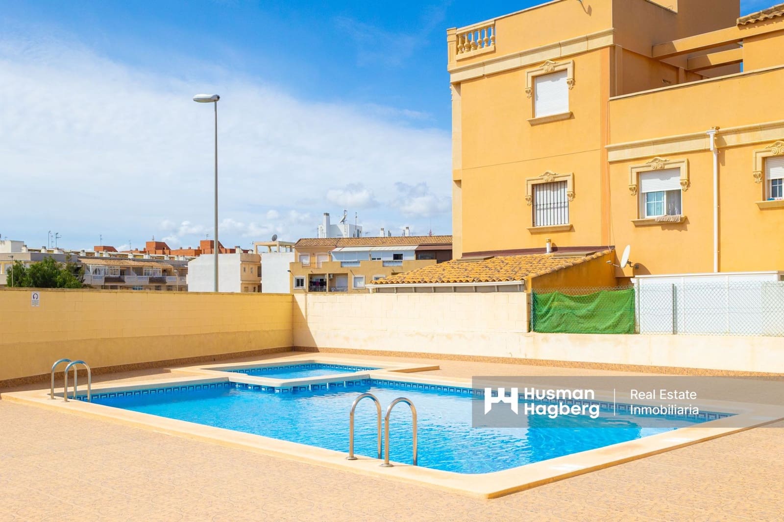 2 makuuhuone Huoneisto myytävänä paikassa Torrevieja mukana uima-altaan - 147 000 € (Ref: 9275650)