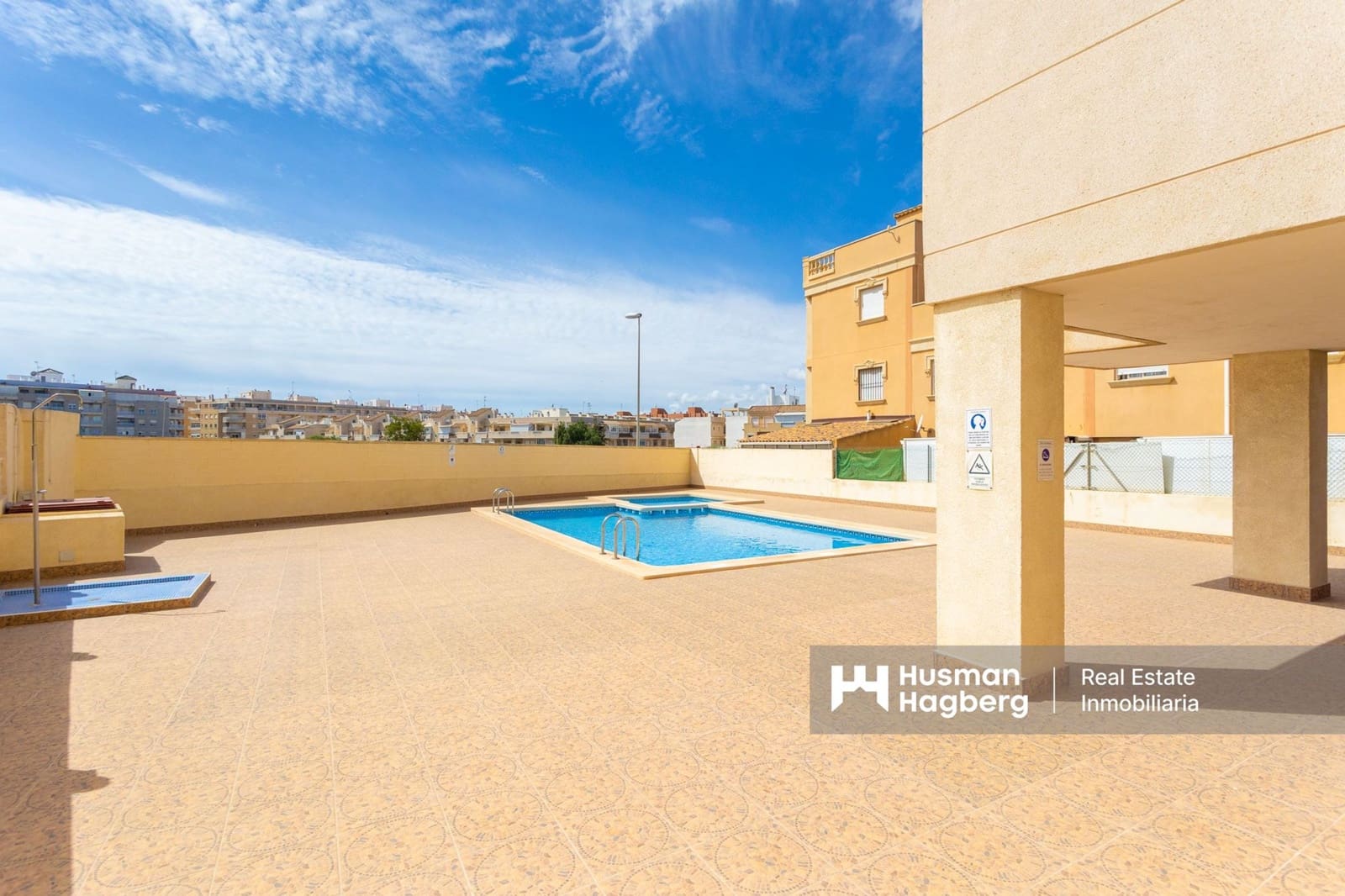 2 makuuhuone Huoneisto myytävänä paikassa Torrevieja mukana uima-altaan - 147 000 € (Ref: 9275650)