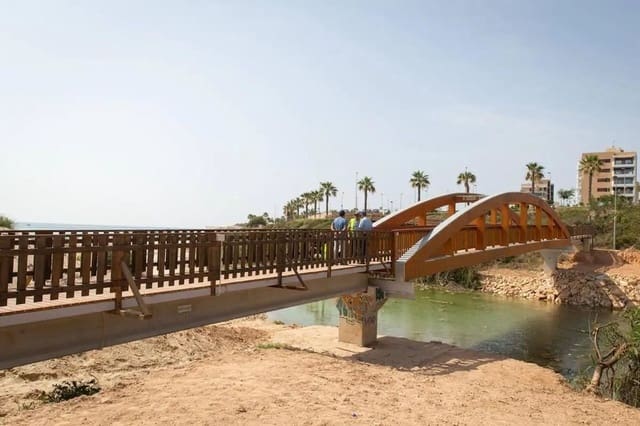 3 bedroom Villa for sale in Mil Palmeras, Pilar de la Horadada with pool - € 539,900 (Ref: 9289341)