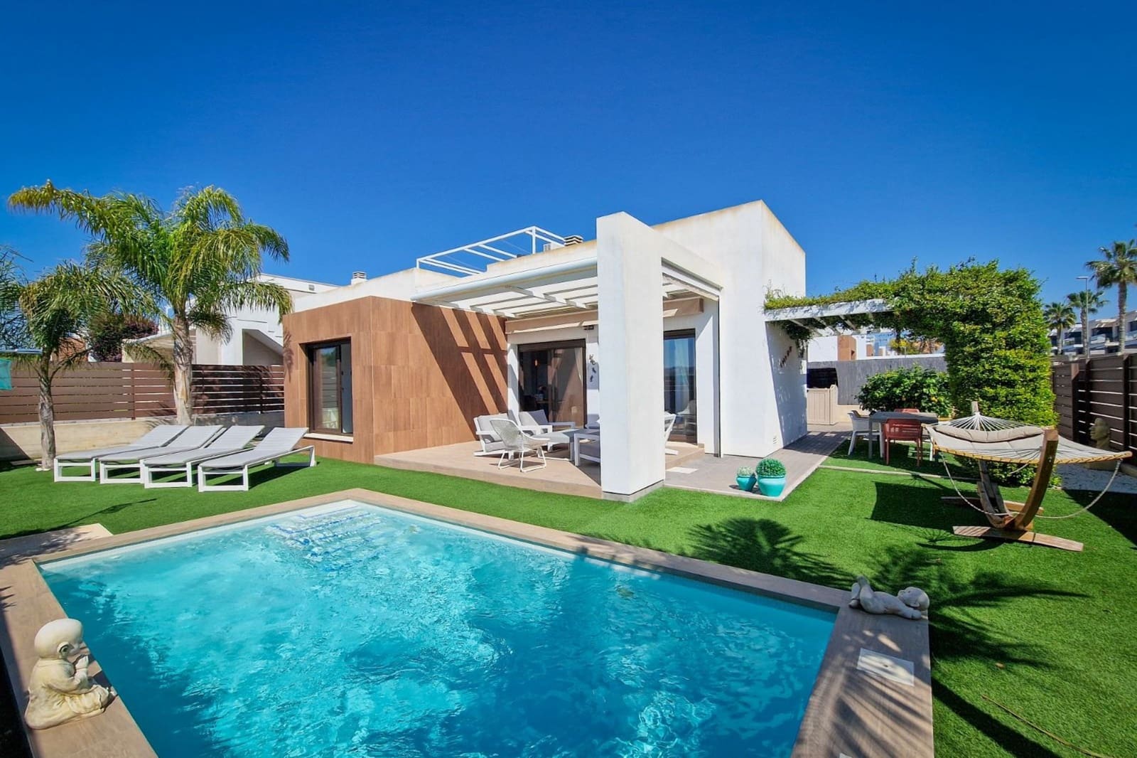 3 bedroom Villa for sale in San Miguel de Salinas with pool - € 399,000 (Ref: 9348441)