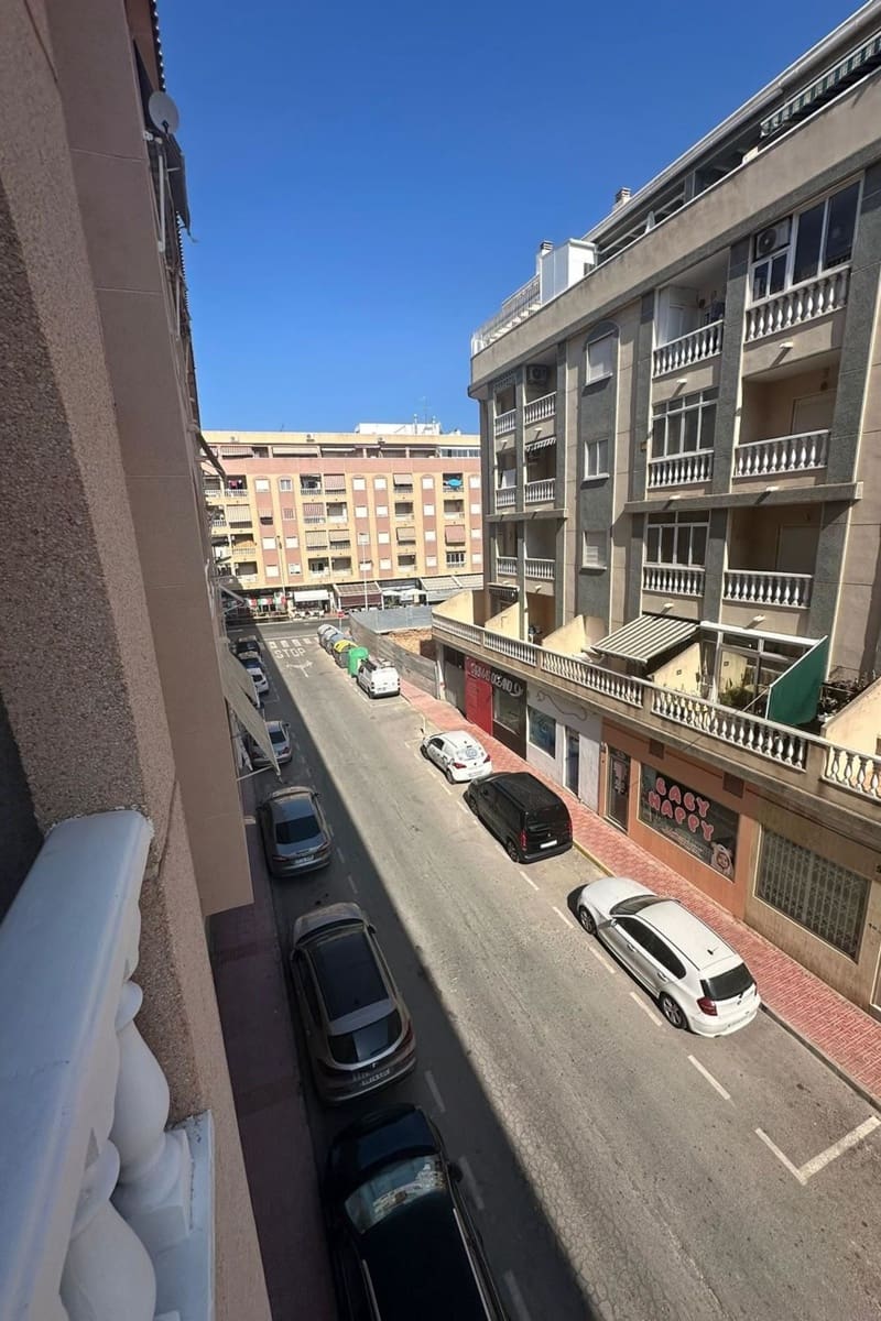 2 bedroom Apartment for sale in Torrevieja with pool - € 149,600 (Ref: 9378276)