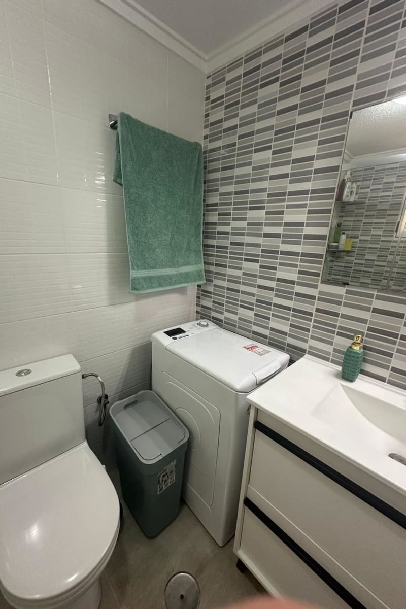 2 bedroom Apartment for sale in Torrevieja with pool - € 149,600 (Ref: 9378276)