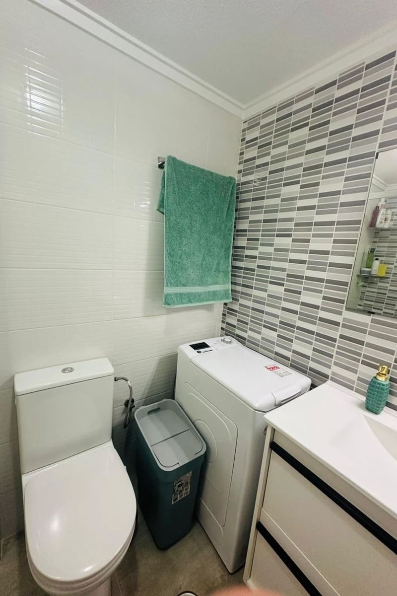 2 bedroom Apartment for sale in Torrevieja with pool - € 149,600 (Ref: 9378276)