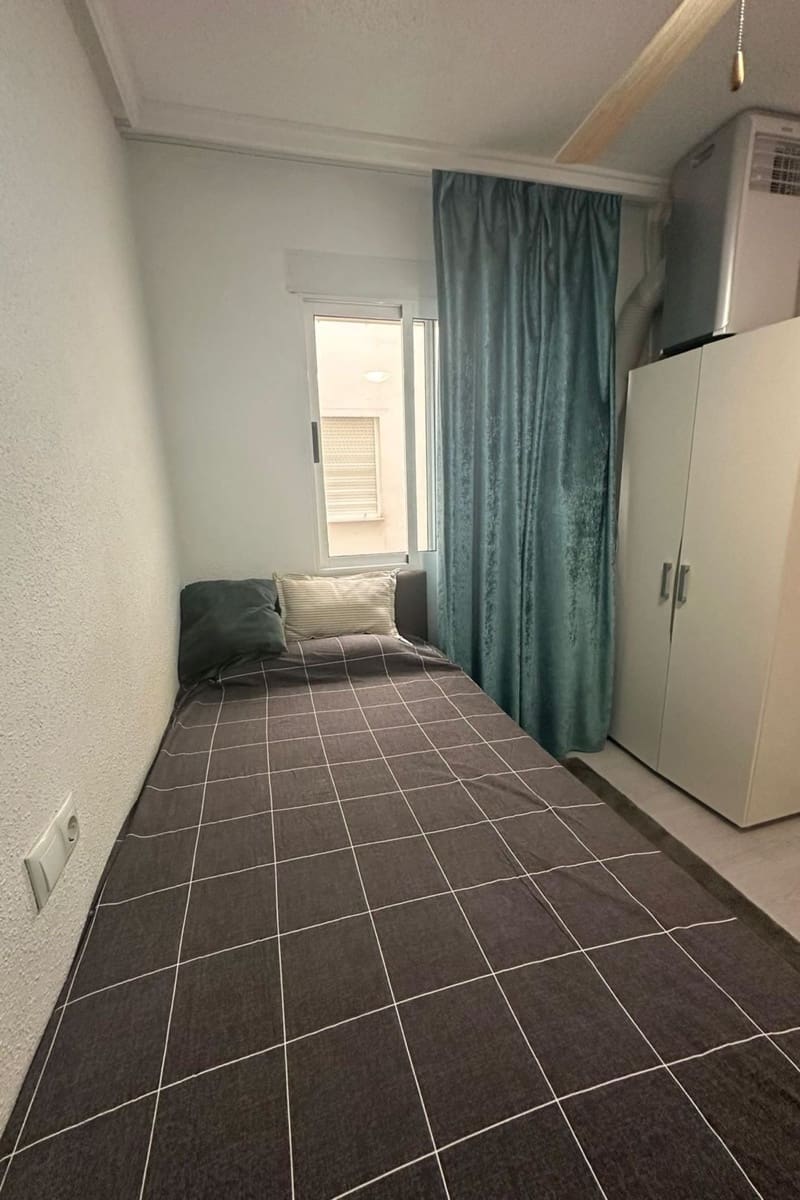 2 bedroom Apartment for sale in Torrevieja with pool - € 149,600 (Ref: 9378276)