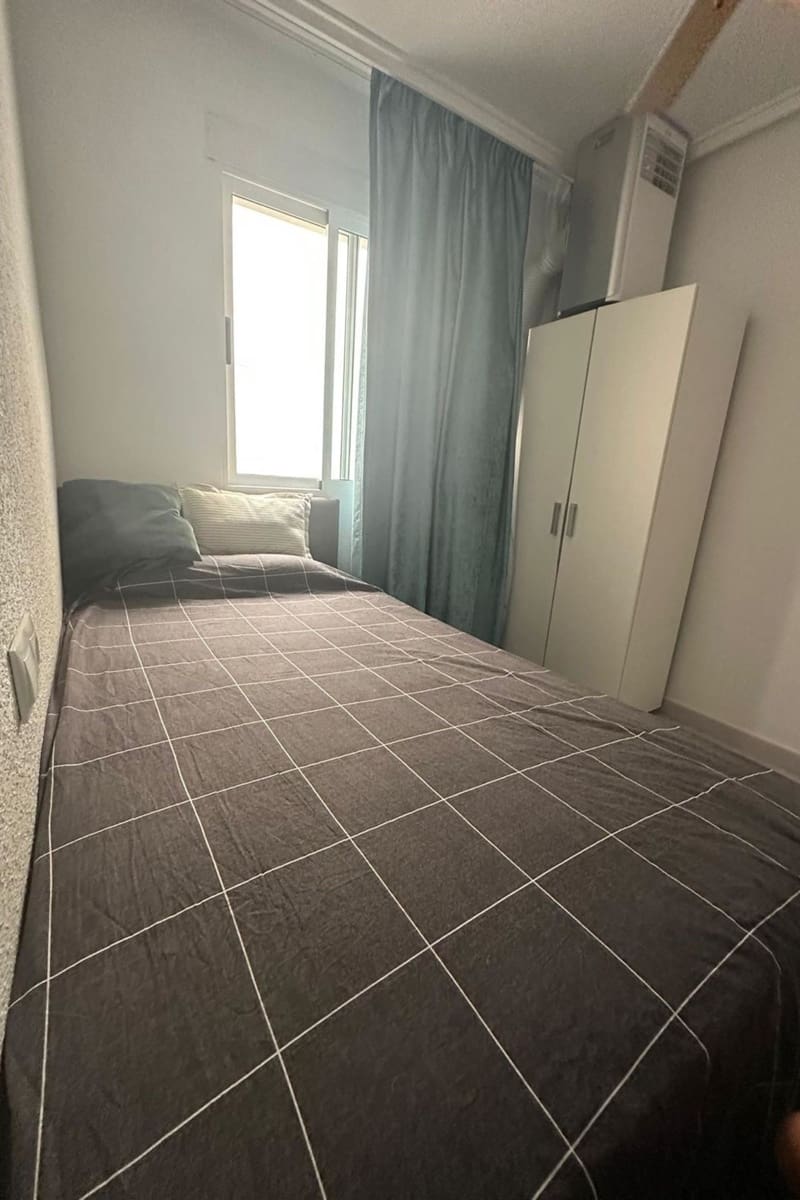 2 bedroom Apartment for sale in Torrevieja with pool - € 149,600 (Ref: 9378276)