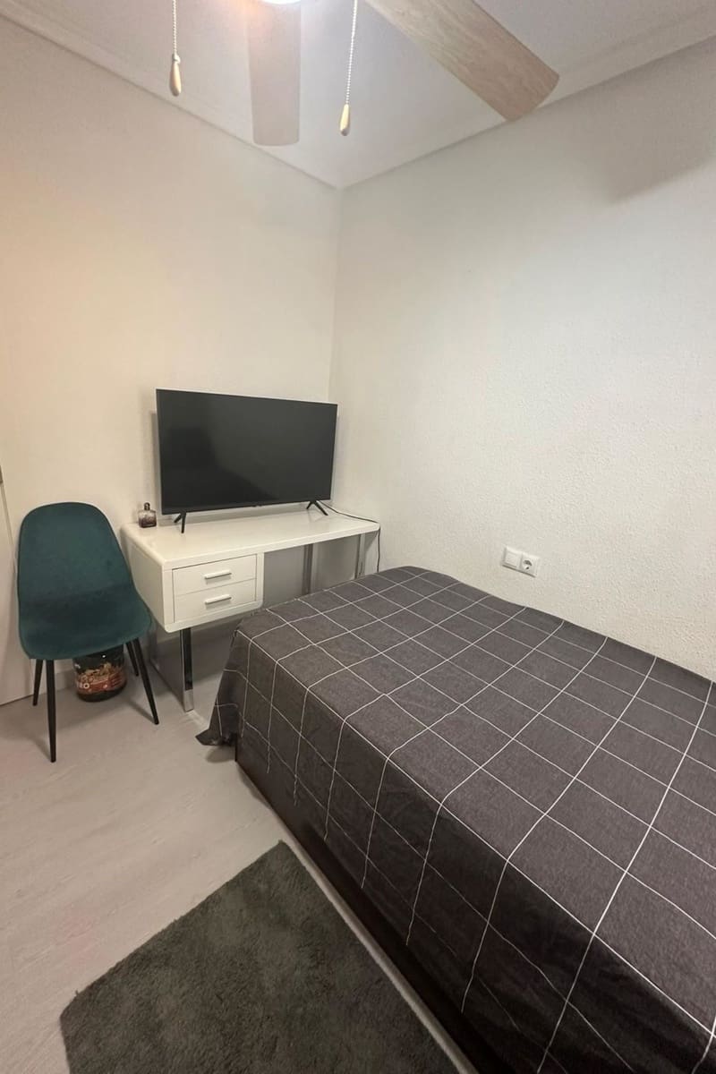 2 bedroom Apartment for sale in Torrevieja with pool - € 149,600 (Ref: 9378276)