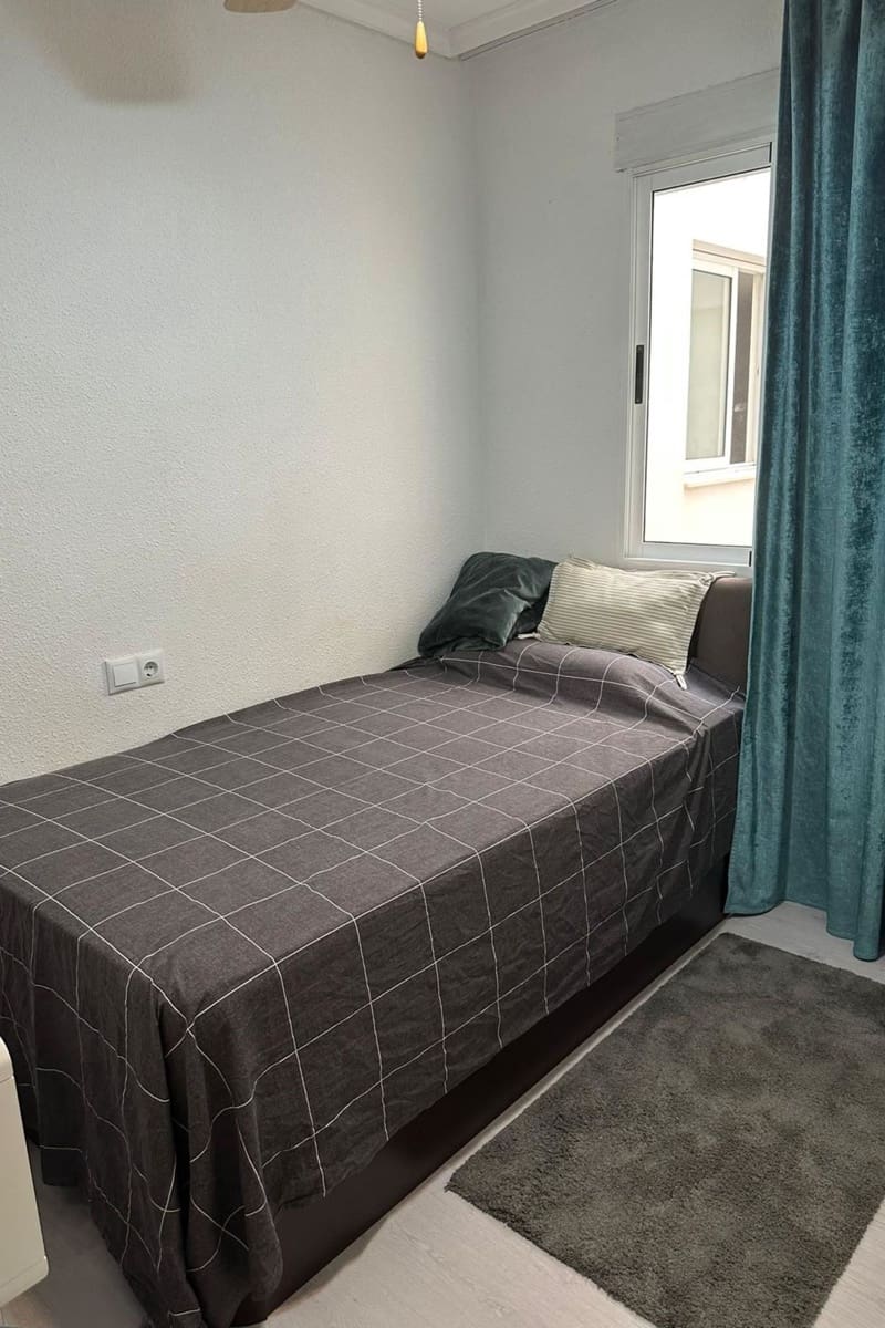 2 bedroom Apartment for sale in Torrevieja with pool - € 149,600 (Ref: 9378276)