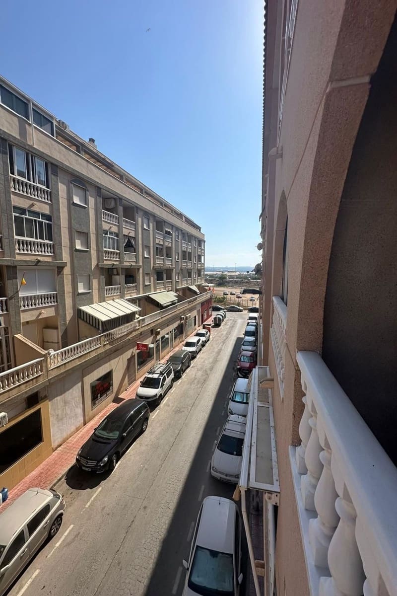 2 bedroom Apartment for sale in Torrevieja with pool - € 149,600 (Ref: 9378276)