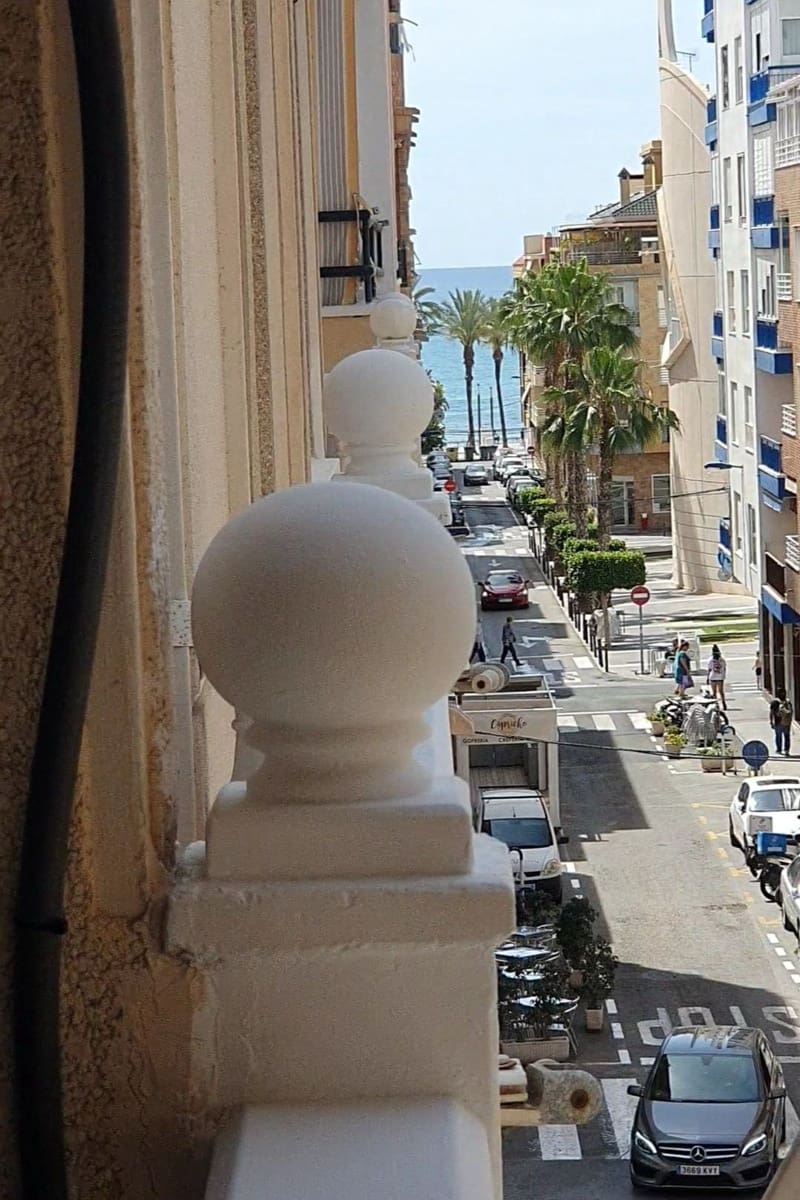 2 sovrum Lägenhet till salu i Torrevieja med pool - 179 900 € (Ref: 9378381)