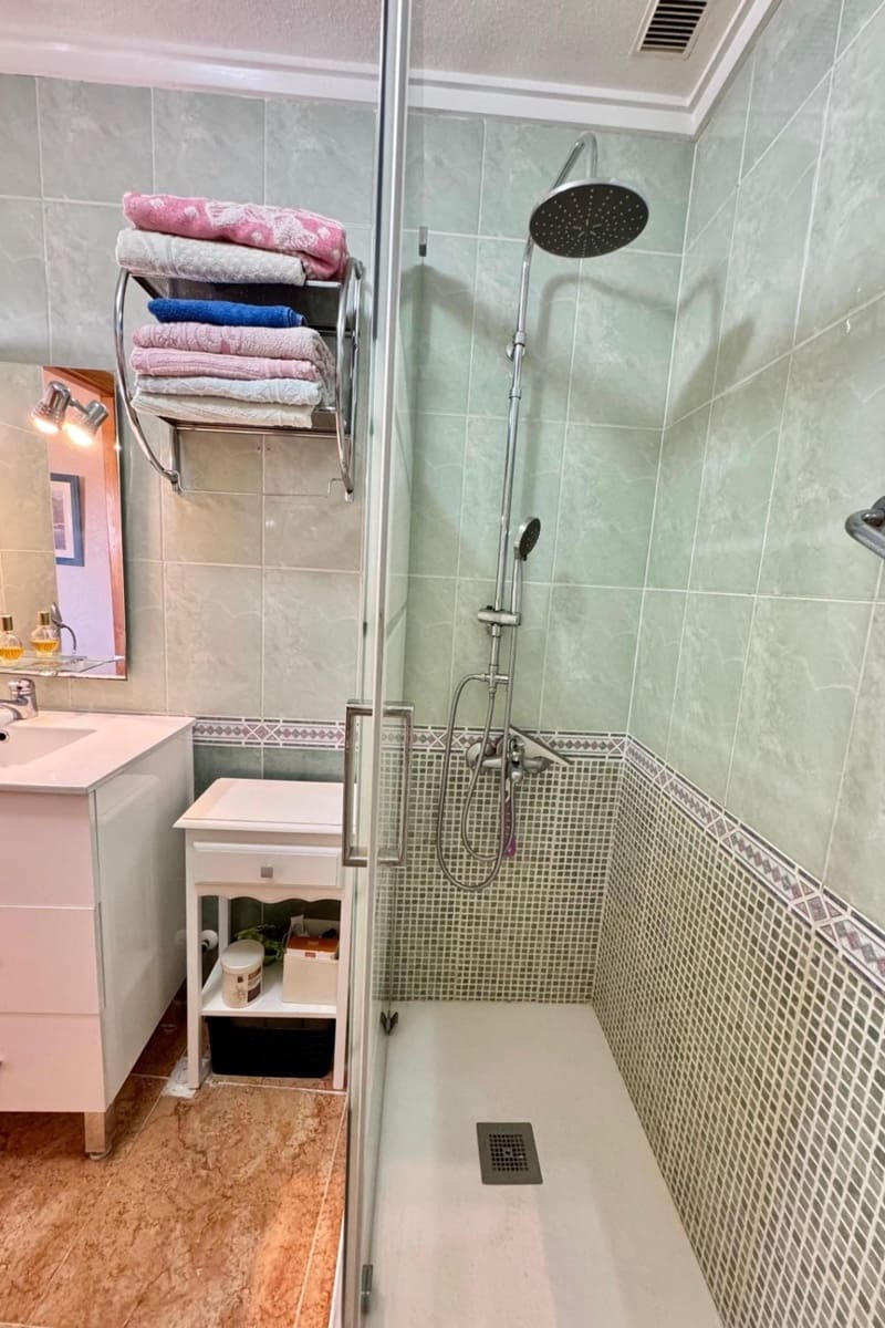 2 bedroom Apartment for sale in Torrevieja with pool - € 149,900 (Ref: 9383547)