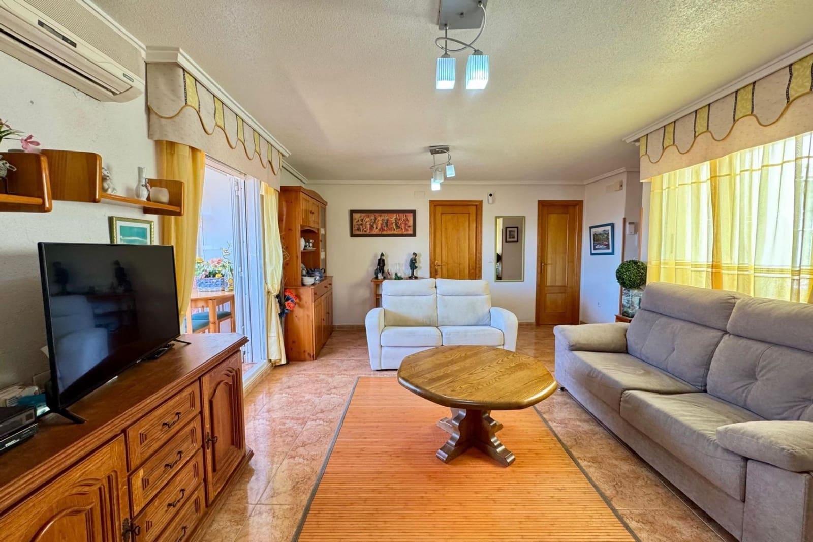 2 bedroom Apartment for sale in Torrevieja with pool - € 149,900 (Ref: 9383547)