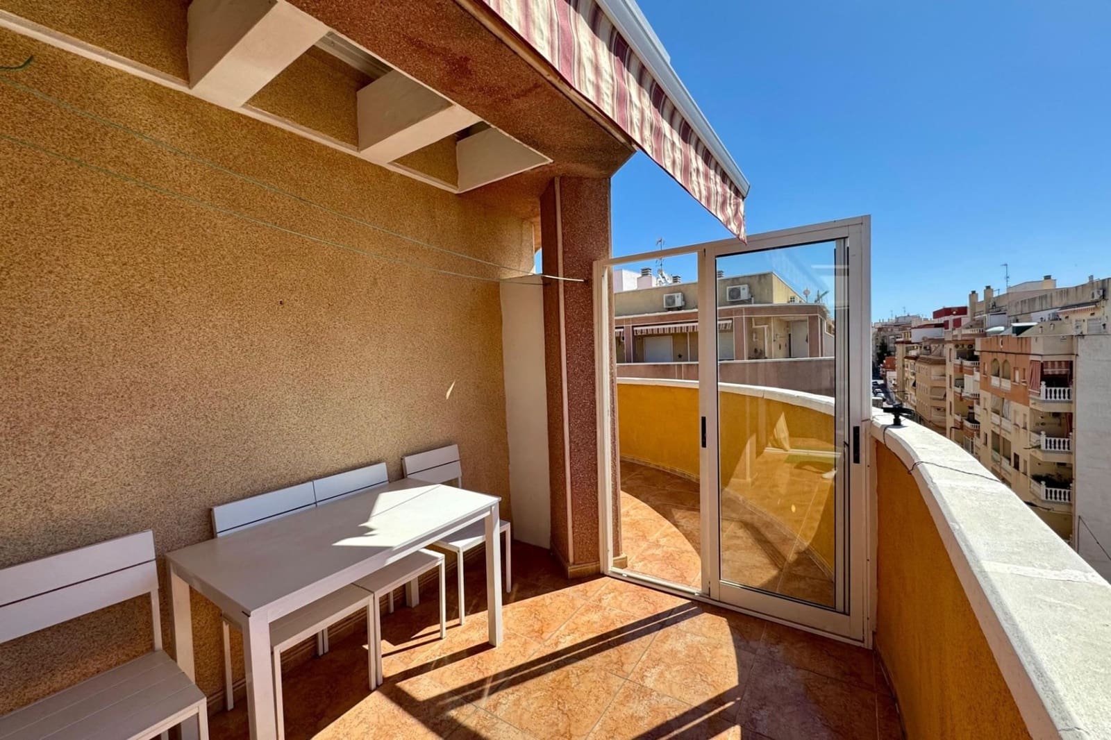 2 bedroom Apartment for sale in Torrevieja with pool - € 149,900 (Ref: 9383547)