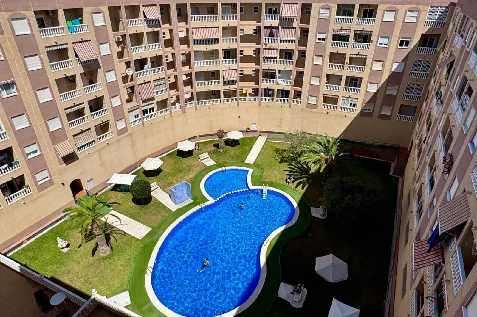 2 bedroom Apartment for sale in Torrevieja with pool - € 149,900 (Ref: 9383547)