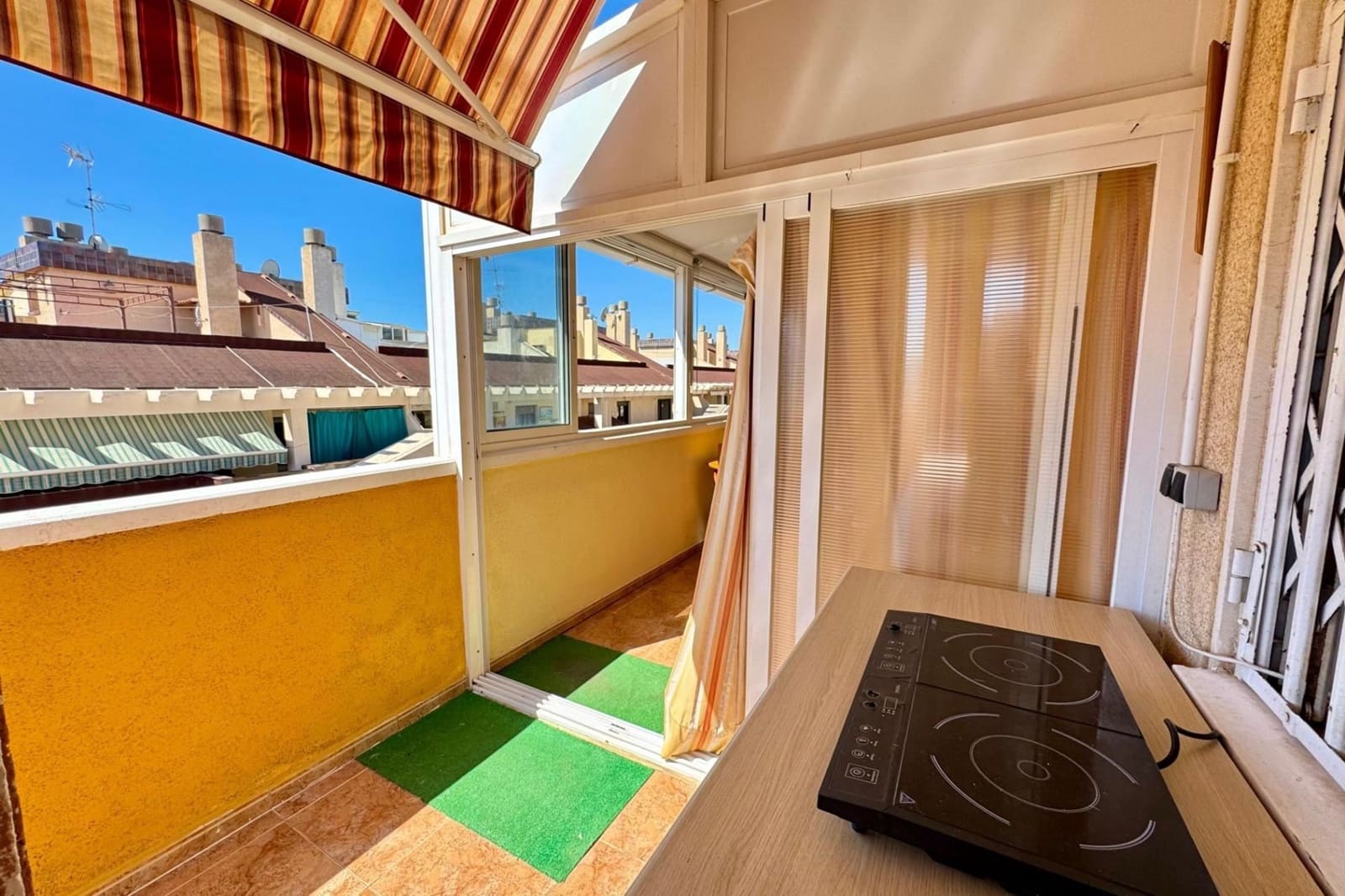 2 bedroom Apartment for sale in Torrevieja with pool - € 149,900 (Ref: 9383547)