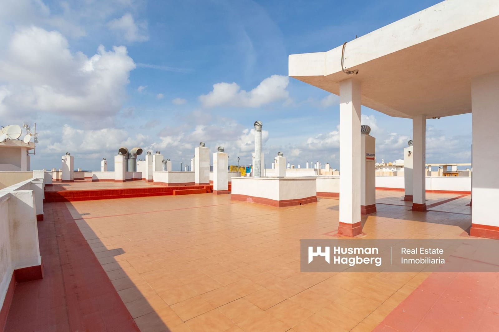 Apartamento de 2 habitaciones en Torrevieja en venta con piscina - 139.000 € (Ref: 9386308)