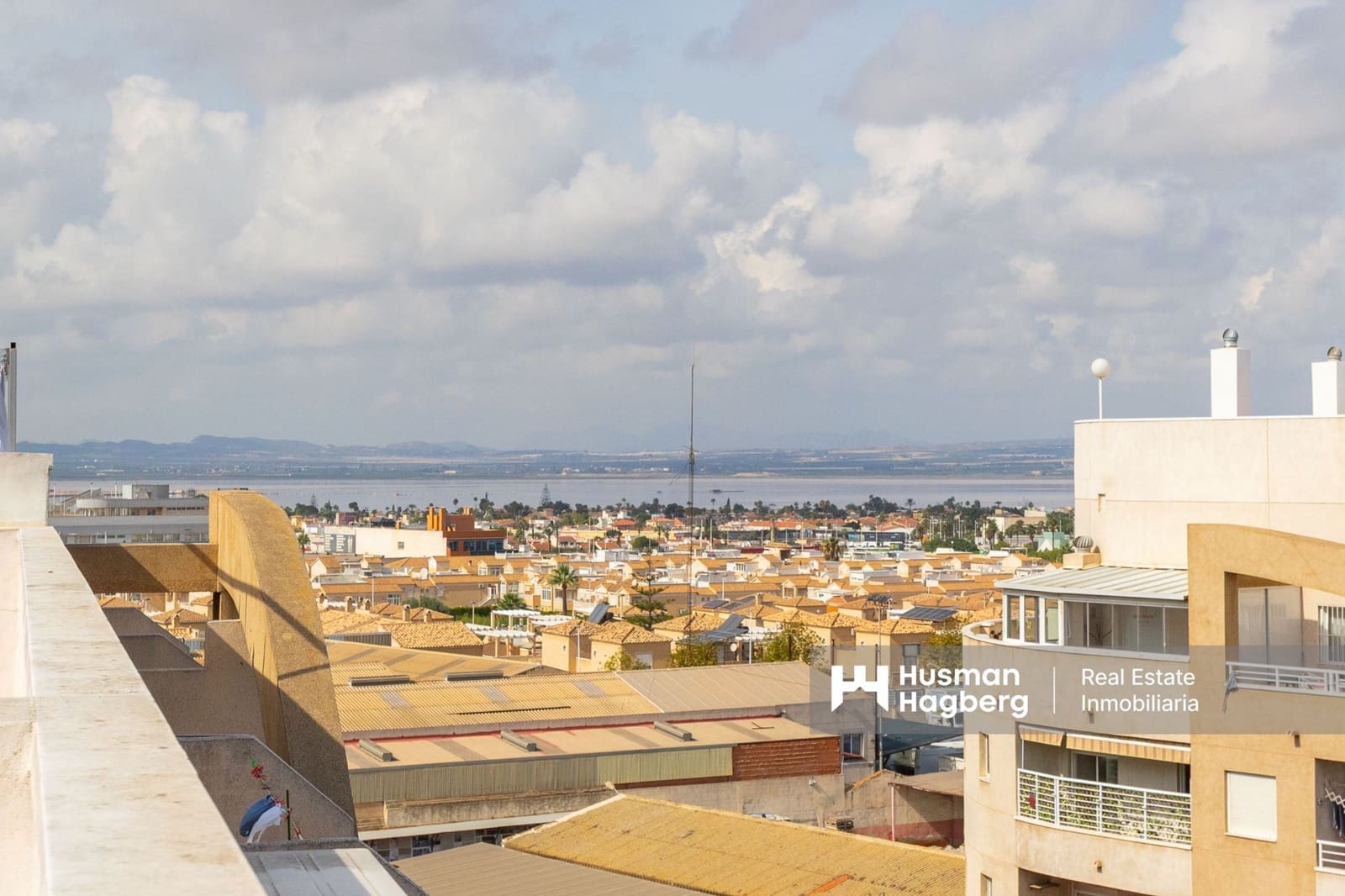 Apartamento de 2 habitaciones en Torrevieja en venta con piscina - 139.000 € (Ref: 9386308)