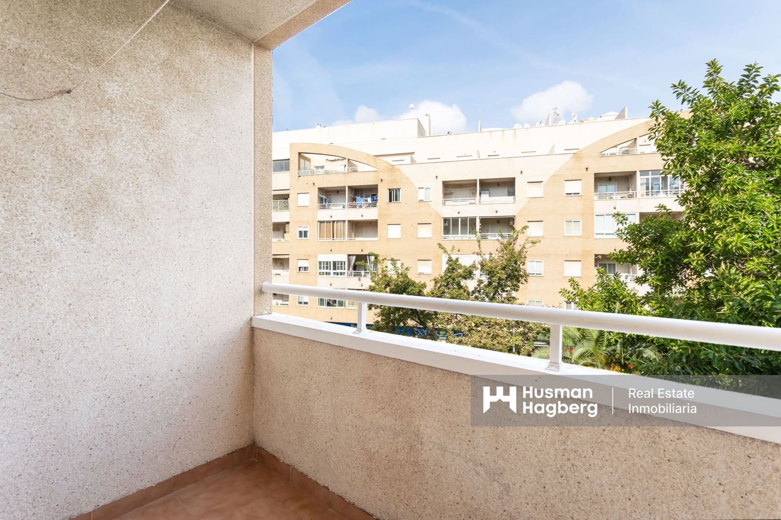 Apartamento de 2 habitaciones en Torrevieja en venta con piscina - 139.000 € (Ref: 9386308)