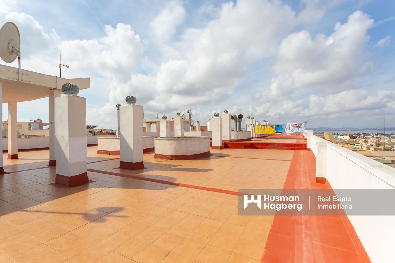 Apartamento de 2 habitaciones en Torrevieja en venta con piscina - 139.000 € (Ref: 9386308)