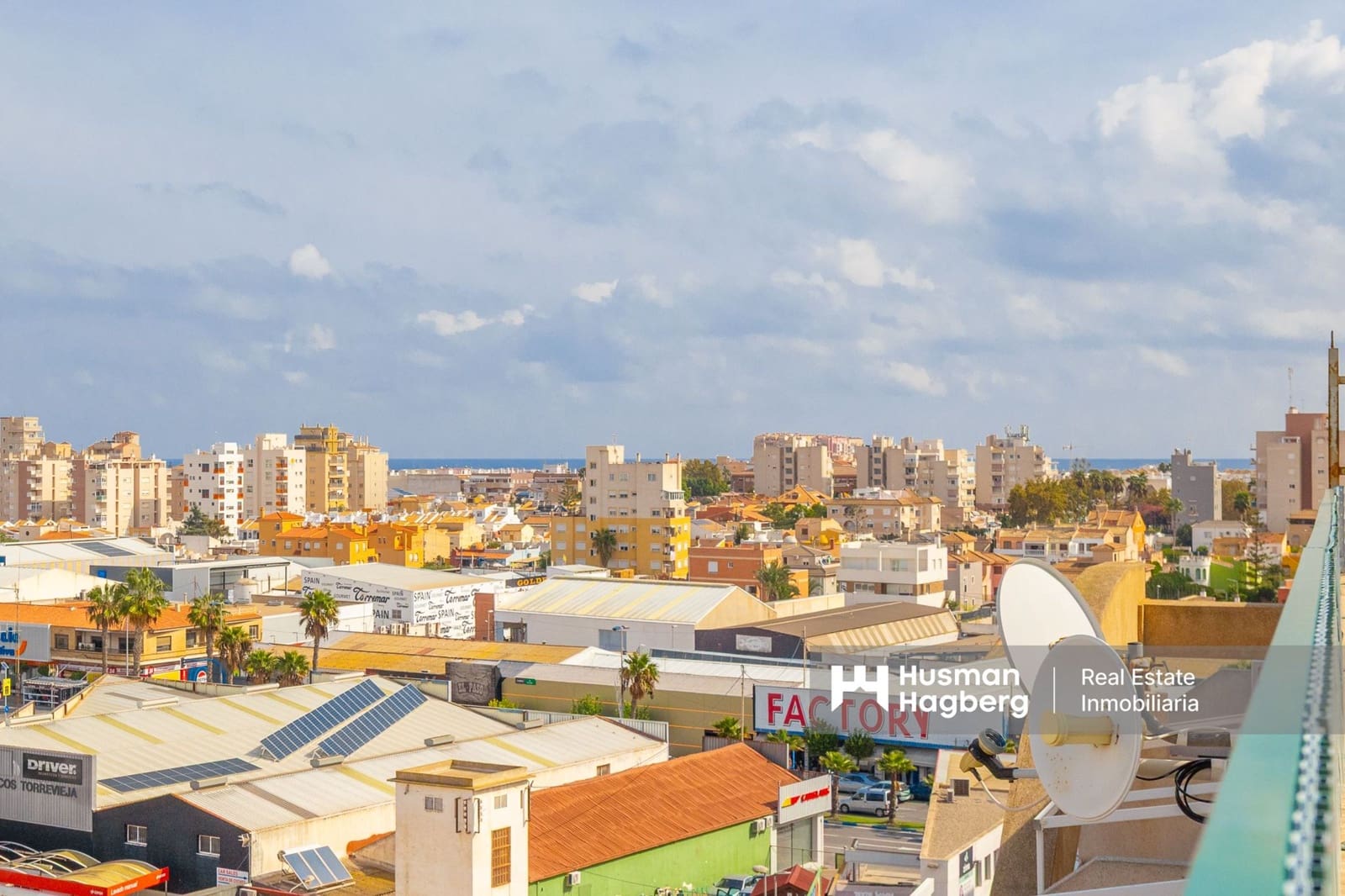 Apartamento de 2 habitaciones en Torrevieja en venta con piscina - 139.000 € (Ref: 9386308)