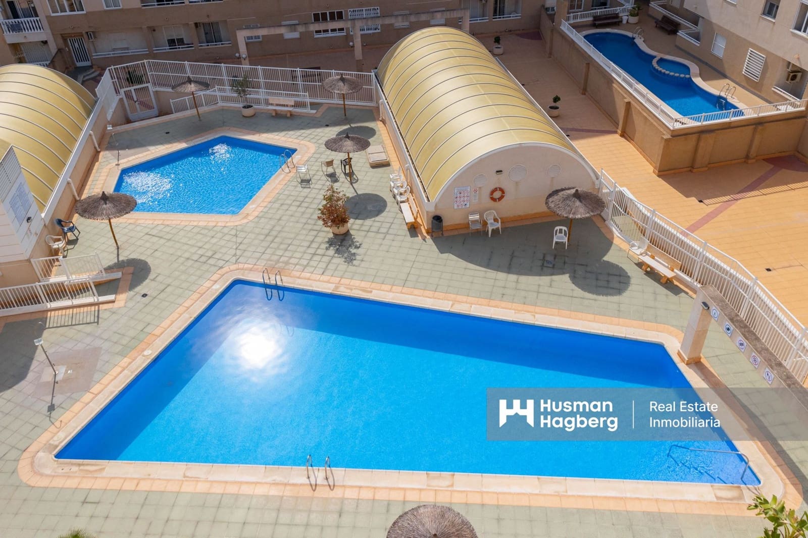 Apartamento de 2 habitaciones en Torrevieja en venta con piscina - 139.000 € (Ref: 9386308)