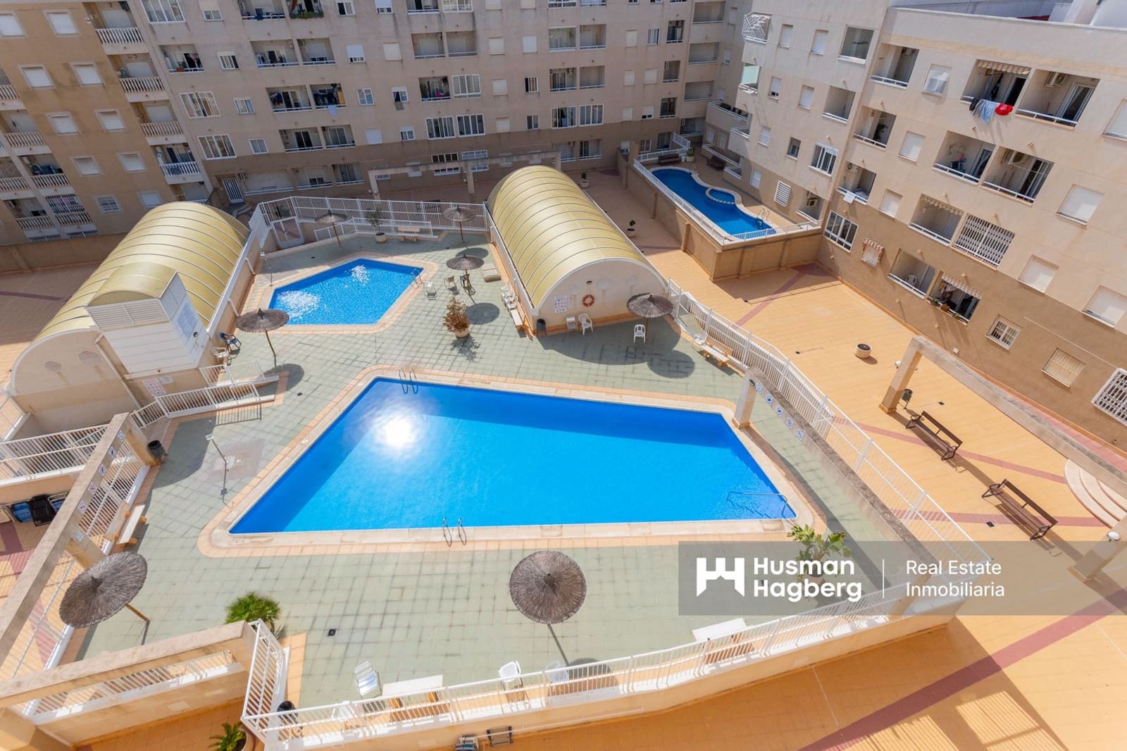 Apartamento de 2 habitaciones en Torrevieja en venta con piscina - 139.000 € (Ref: 9386308)