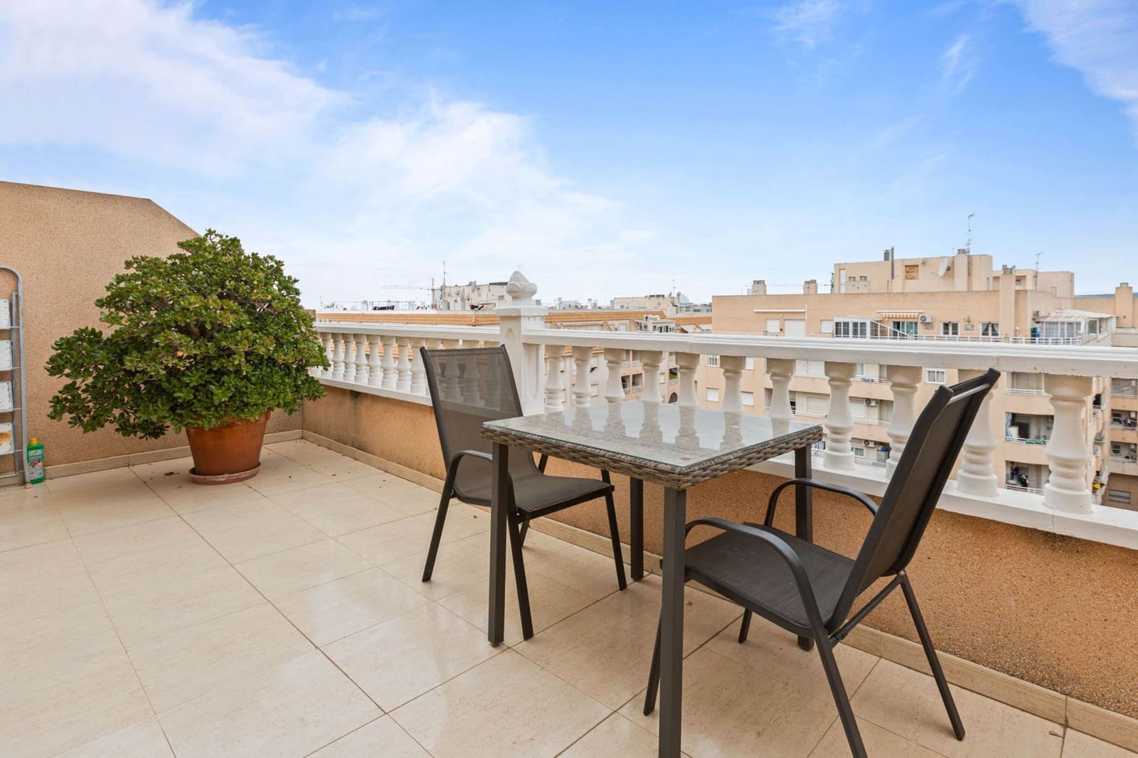 1 sovrum Lägenhet till salu i Torrevieja med pool - 129 500 € (Ref: 9386545)