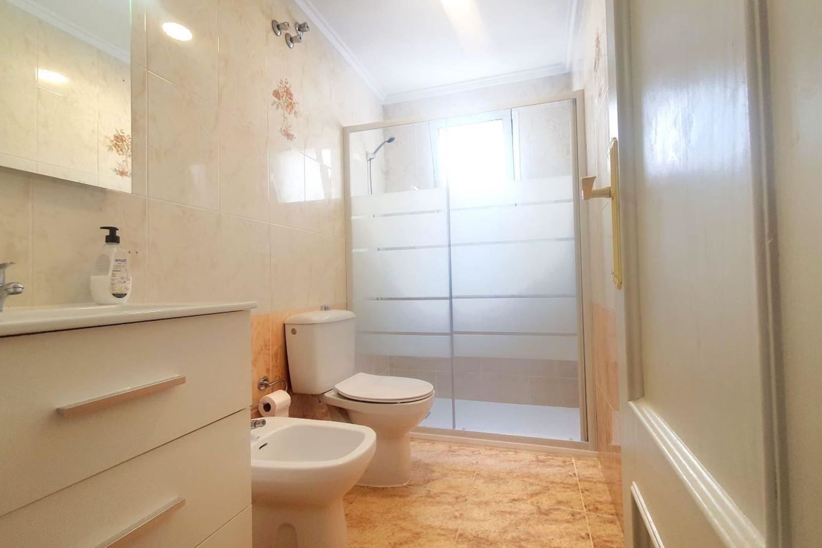 Apartamento de 1 habitación en Torrevieja en venta con piscina - 170.000 € (Ref: 9386549)