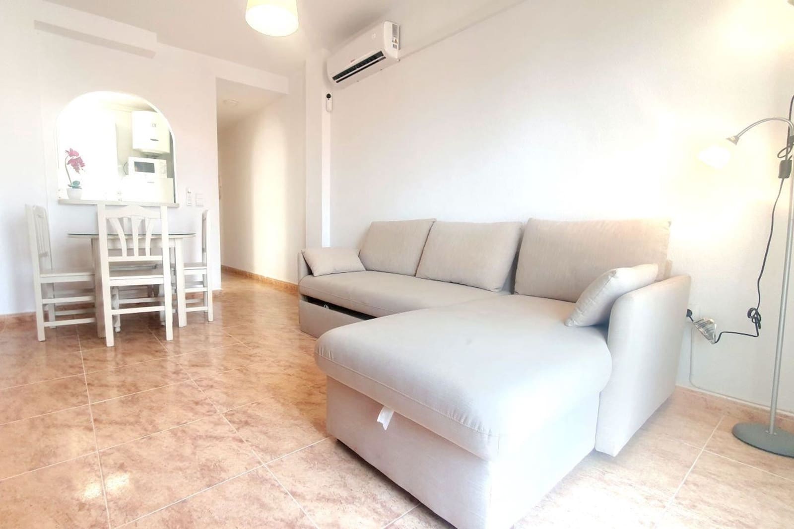 Apartamento de 1 habitación en Torrevieja en venta con piscina - 170.000 € (Ref: 9386549)